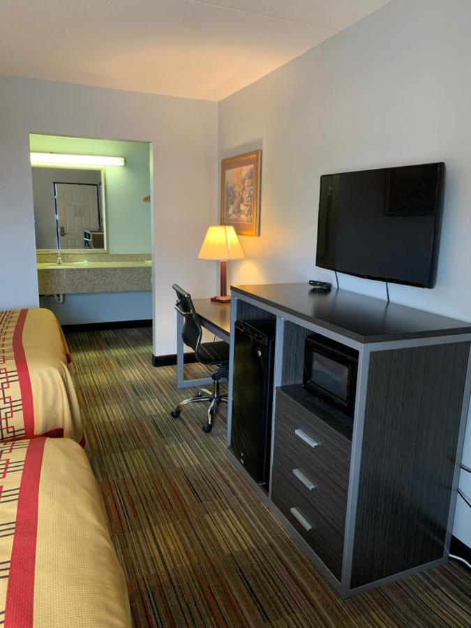Pigeon Forge Parkway Inn Extérieur photo